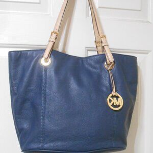 MICHAEL KORS NAVY BLUE PEBBLED HANDBAG PURSE MAGNETIC CLOSE 5 INSIDE POCKETS NWO